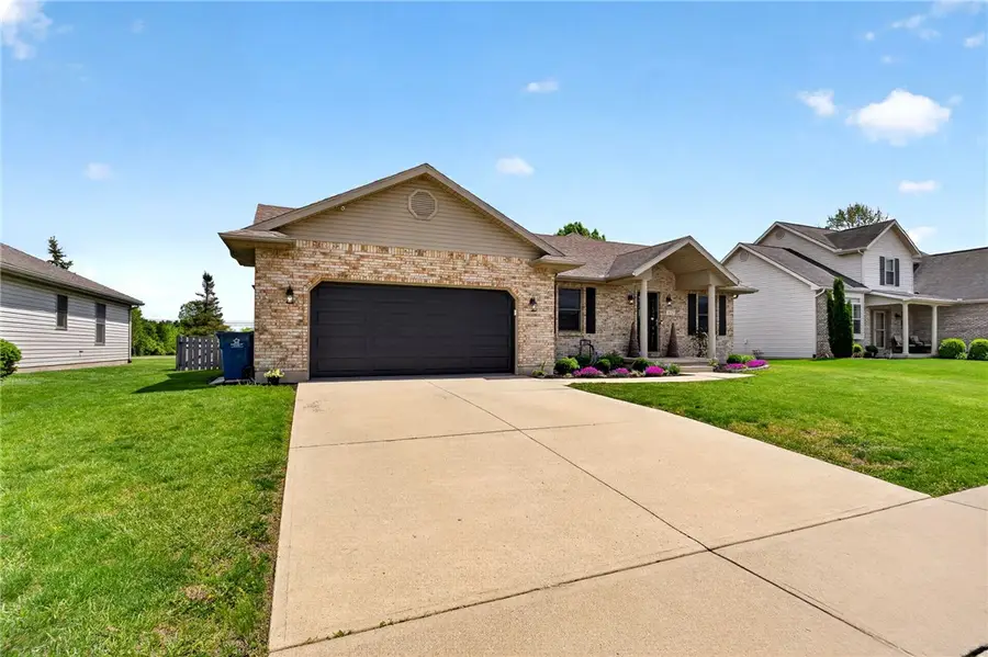 412 Clover Hill Drive, Tipp City, OH 45371 - #3