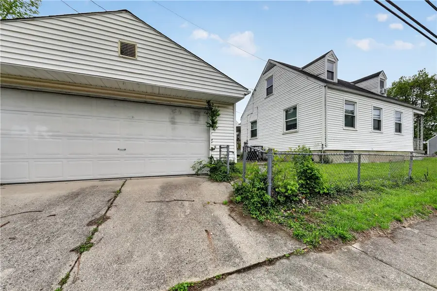 4545 Greenwich Village Avenue, Dayton, OH 45406 - #3