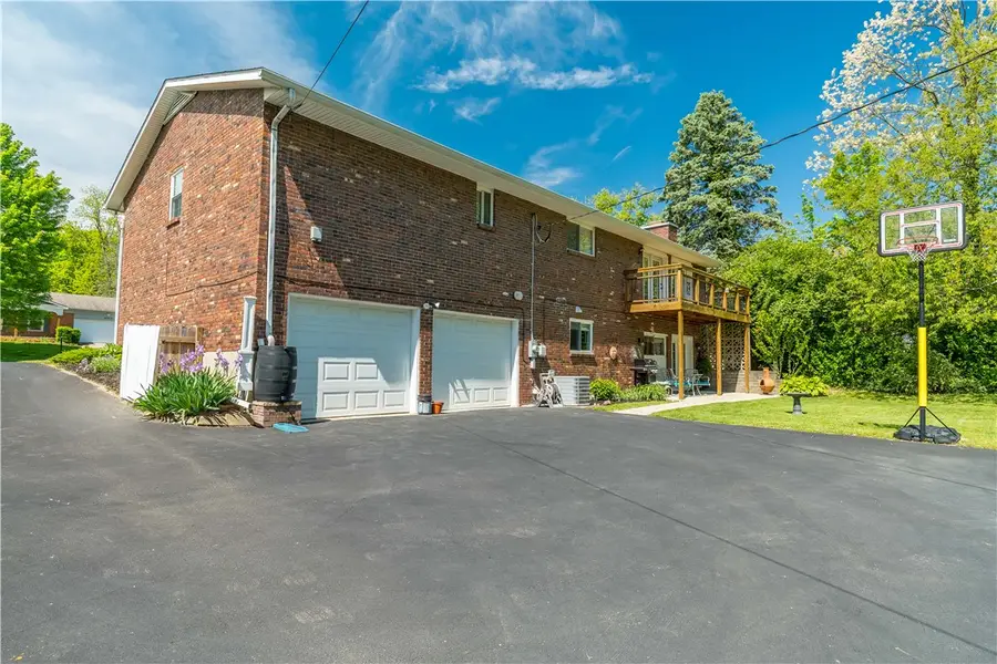 407 Thelma Avenue, Clayton, OH 45415 - #2