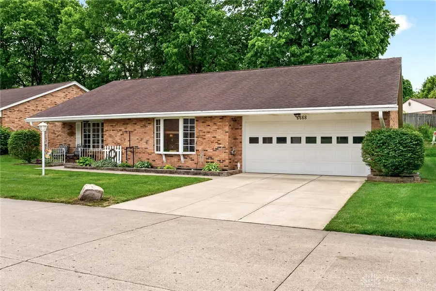 6668 Oakwood Lane, Huber Heights, OH 45424 - #3