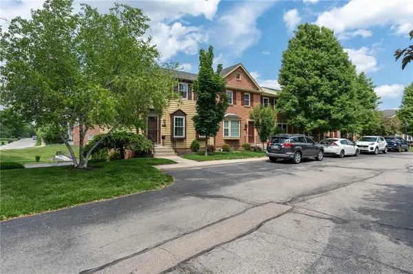 2701 N Kings Arms Circle, Centerville, OH 45440