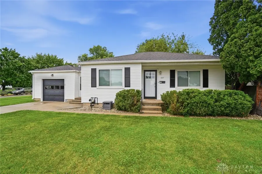 607 W Lake Avenue, New Carlisle, OH 45344 - #2