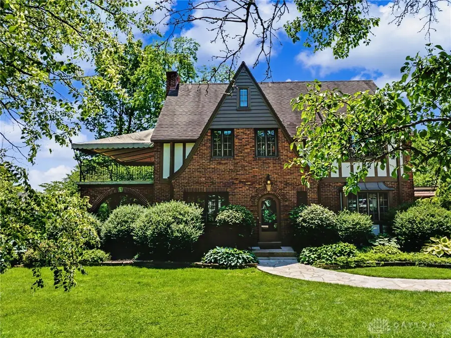 24 Monteray Road, Oakwood, OH 45419 - #2
