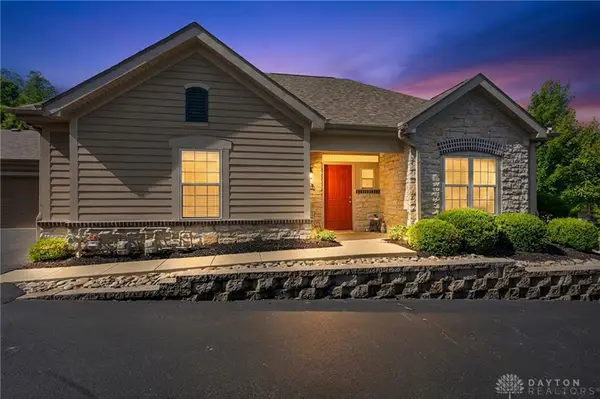 2484 Locust Hill Blvd, Beavercreek, OH 45431
