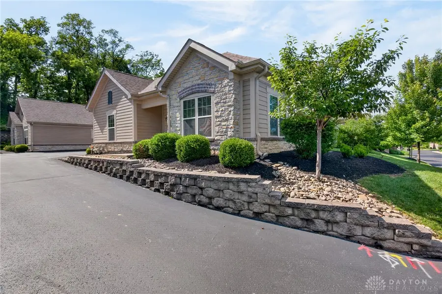 2484 Locust Hill Blvd, Beavercreek, OH 45431 - #3