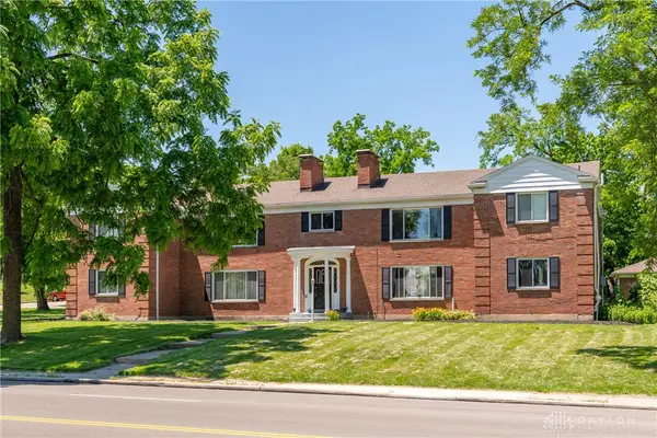 1121 Far Hills Avenue, Oakwood, OH 45419