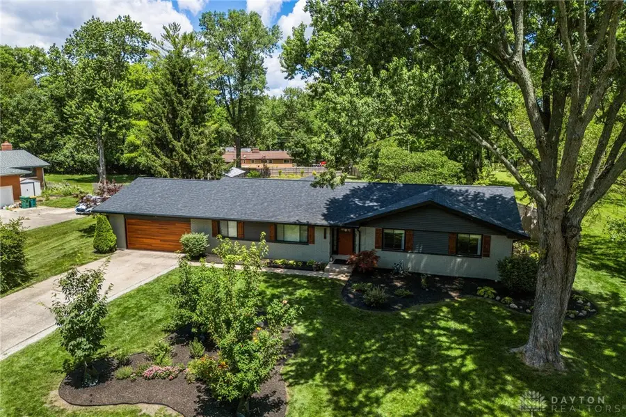 2515 Cross Country Road, Beavercreek, OH 45431 - #2