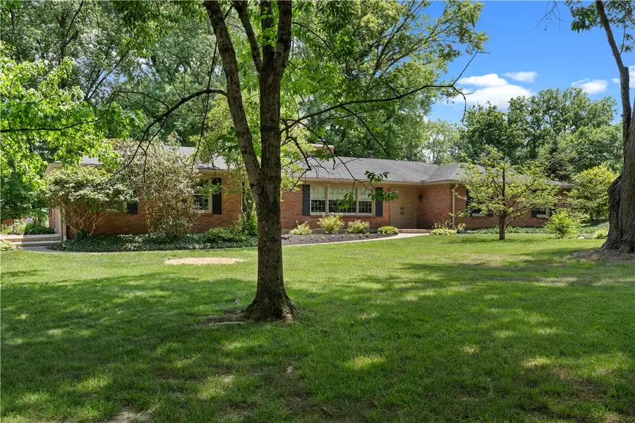 156 Manor Lane, Washington, OH 45429 - #3