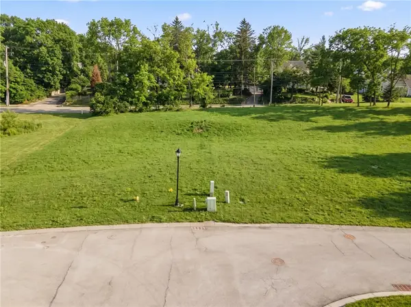 4031 Pointe Oakwood Dr, Oakwood, OH 45419