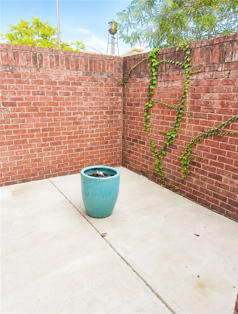 223 E 1st Street, Dayton, OH 45402 - #2