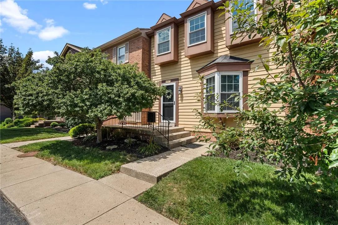 2717 N Kings Arms Circle, Centerville, OH 45440 - #1