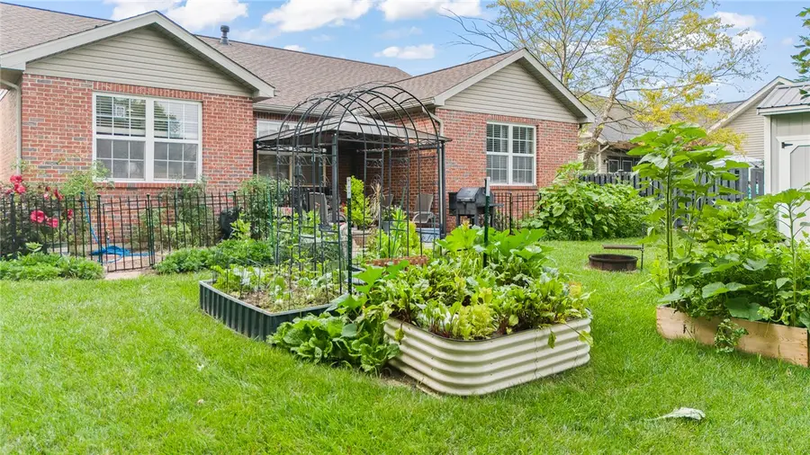 2490 Meadowpoint Drive, Troy, OH 45373 - #3