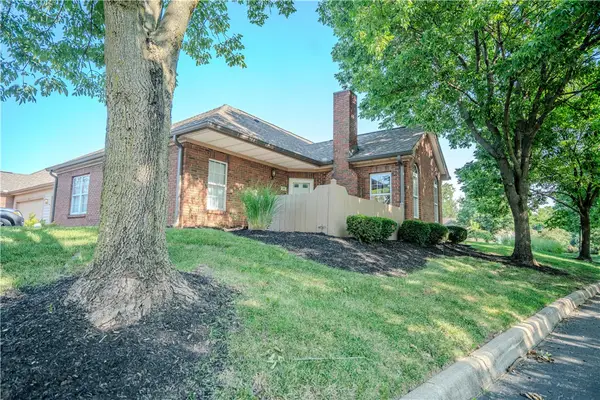 19 Edinburgh Village Drive, Centerville, OH 45458