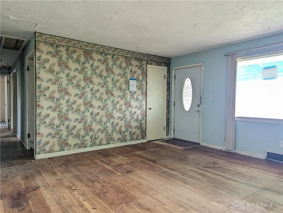 236 W Singer Street, Springfield, OH 45506 - #3