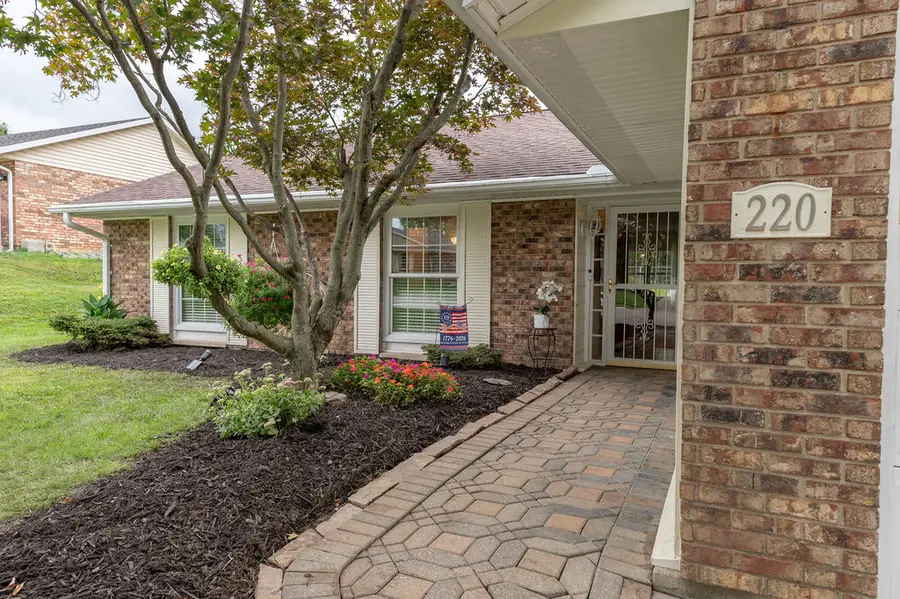 220 Evergreen Drive, Springboro, OH 45066 - #2
