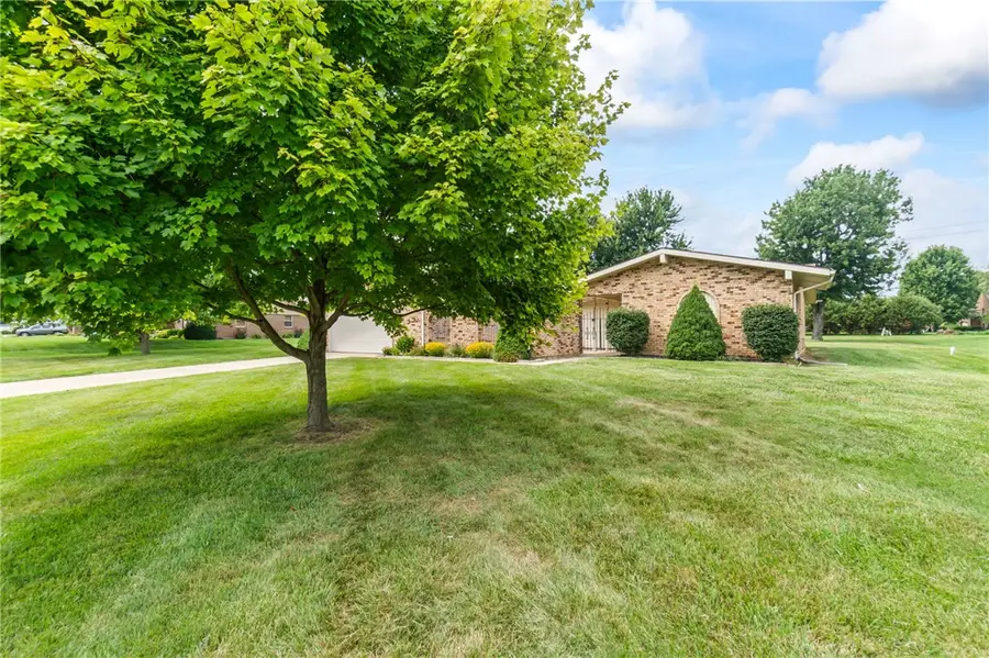 845 Burnside Drive, Tipp City, OH 45371 - #3