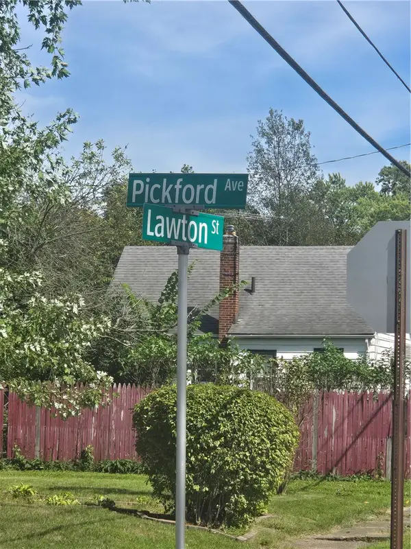1088 Pickford, Akron, OH 44320