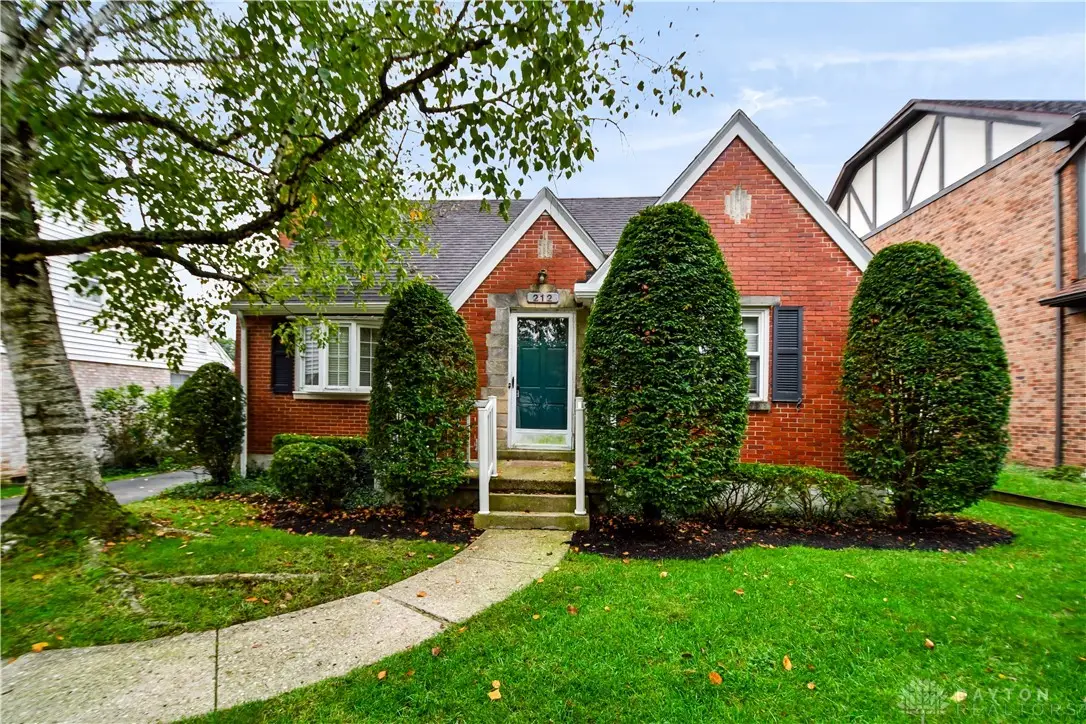 212 Dell Park Avenue, Oakwood, OH 45419 - #1