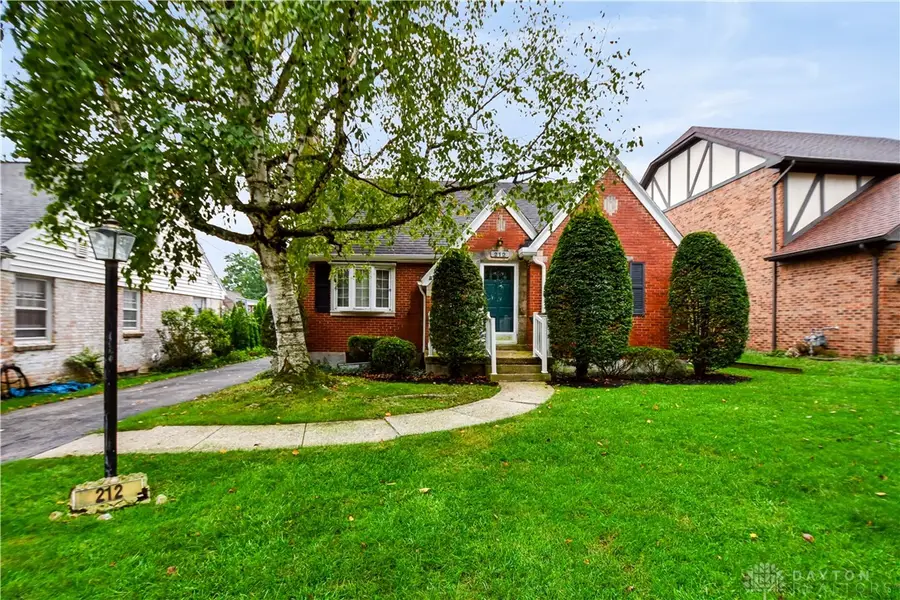 212 Dell Park Avenue, Oakwood, OH 45419 - #2