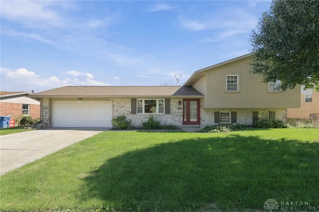 562 Hathaway Trail, Tipp City, OH 45371 - #1