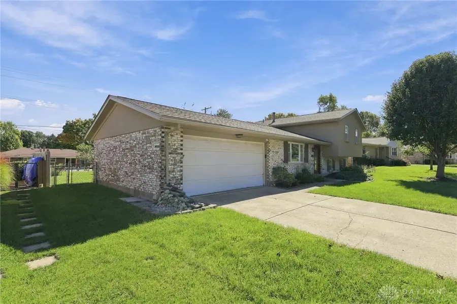 562 Hathaway Trail, Tipp City, OH 45371 - #2