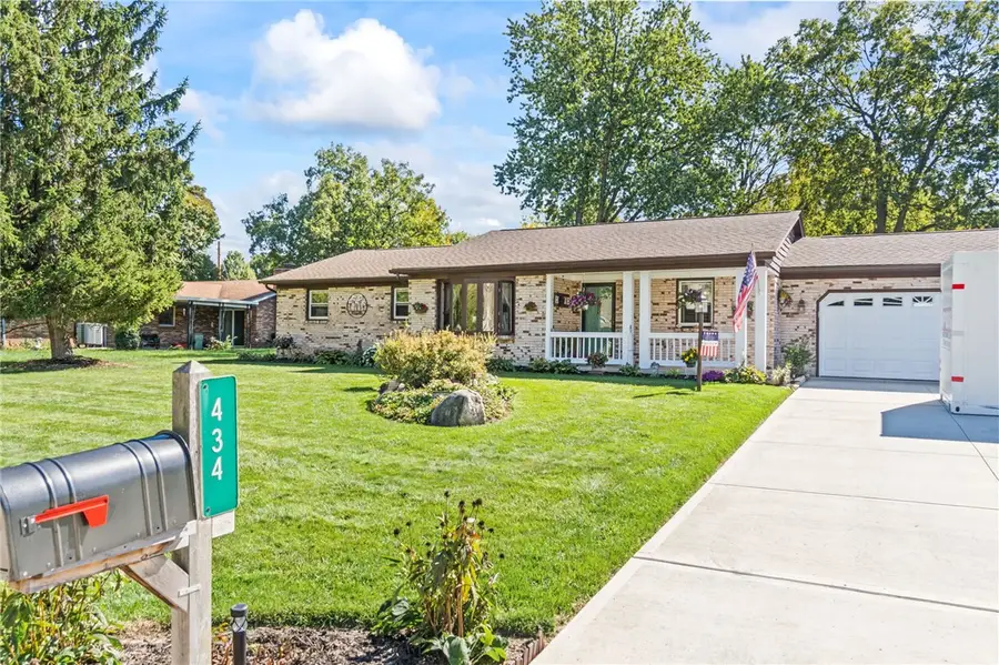 434 Woodlawn Drive, Tipp City, OH 45371 - #2