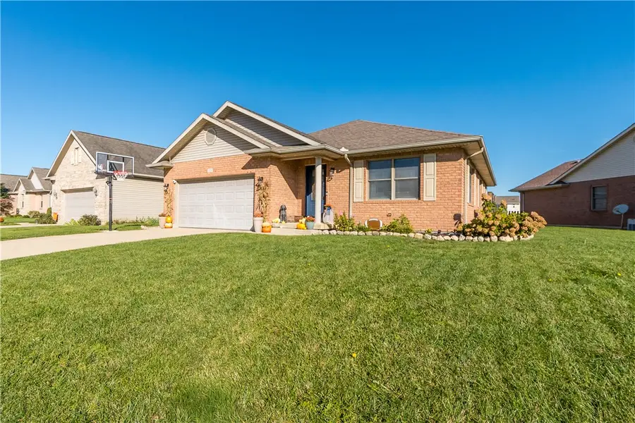 421 Clover Hill Drive, Tipp City, OH 45371 - #3