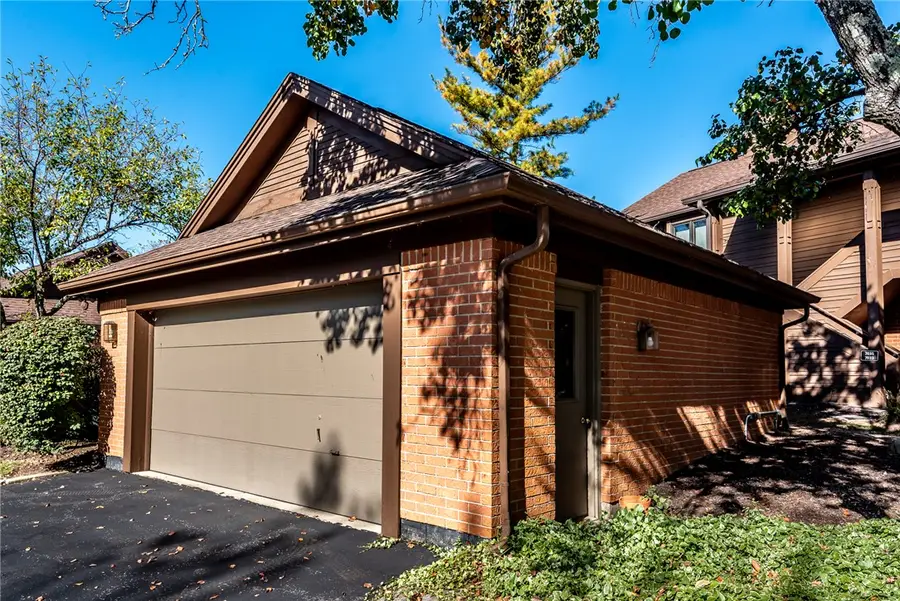 7035 Bluffs Drive, Washington, OH 45459 - #2