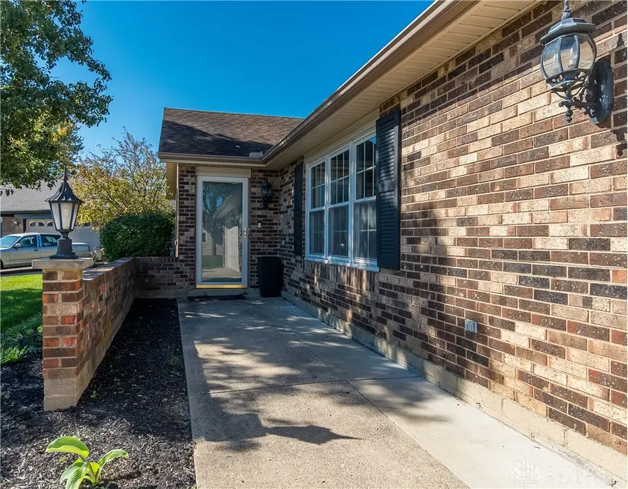721 Rockridge Circle, Vandalia, OH 45377 - #3