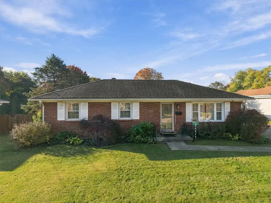 1001 Robin Road, Springfield, OH 45503 - #3