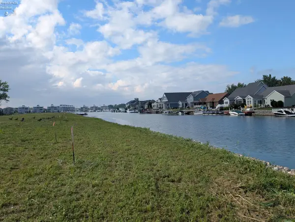 2396 Yacht Club Lane, Marblehead, OH 43440