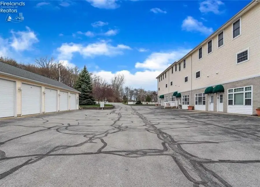 107 Legends Lane, Marblehead, OH 43440 - Image #2