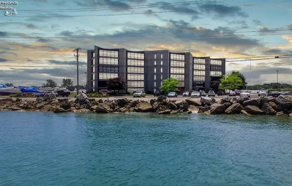 711 W Lakeshore Drive #106, Port Clinton, OH 43452