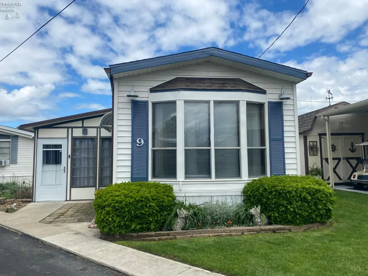 8175 North Shore Boulevard #9, Marblehead, OH 43440 - Image #1