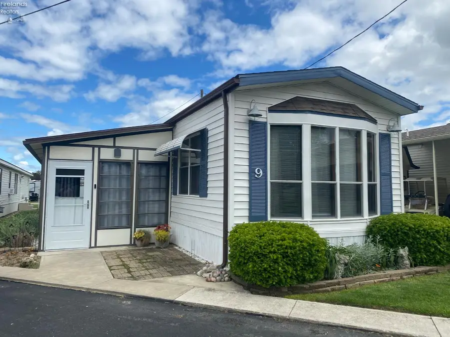 8175 North Shore Boulevard #9, Marblehead, OH 43440 - Image #2