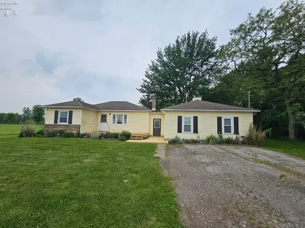 82 S Kniffin Street, Greenwich, OH 44837