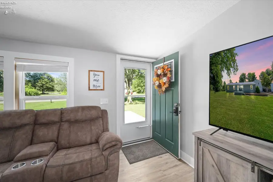 2400 W Sandy Lane, Port Clinton, OH 43452 - Image #3