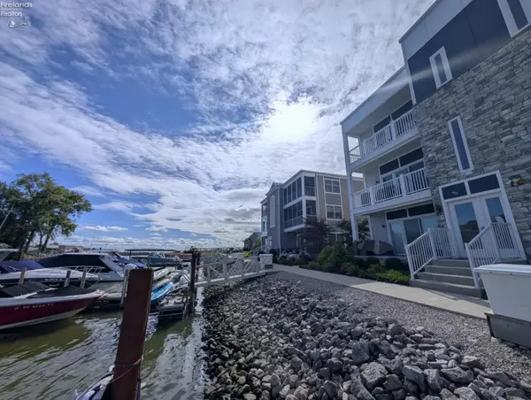 2564 S Waterside Court #221, Marblehead, OH 43440