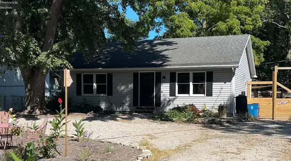 2011 Oakdale Avenue, Oregon, OH 43616