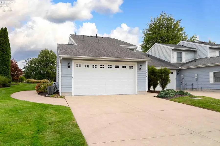 4434 E Harbors Edge Drive, Port Clinton, OH 43452 - Image #3