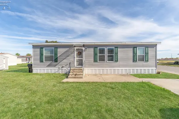 1928 Deer Ridge Drive #L-133, Findlay, OH 45840