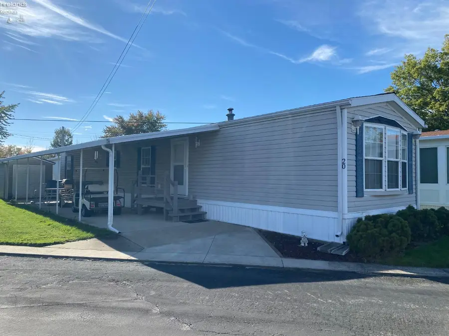 8175 North Shore Boulevard #20, Marblehead, OH 43440 - Image #2