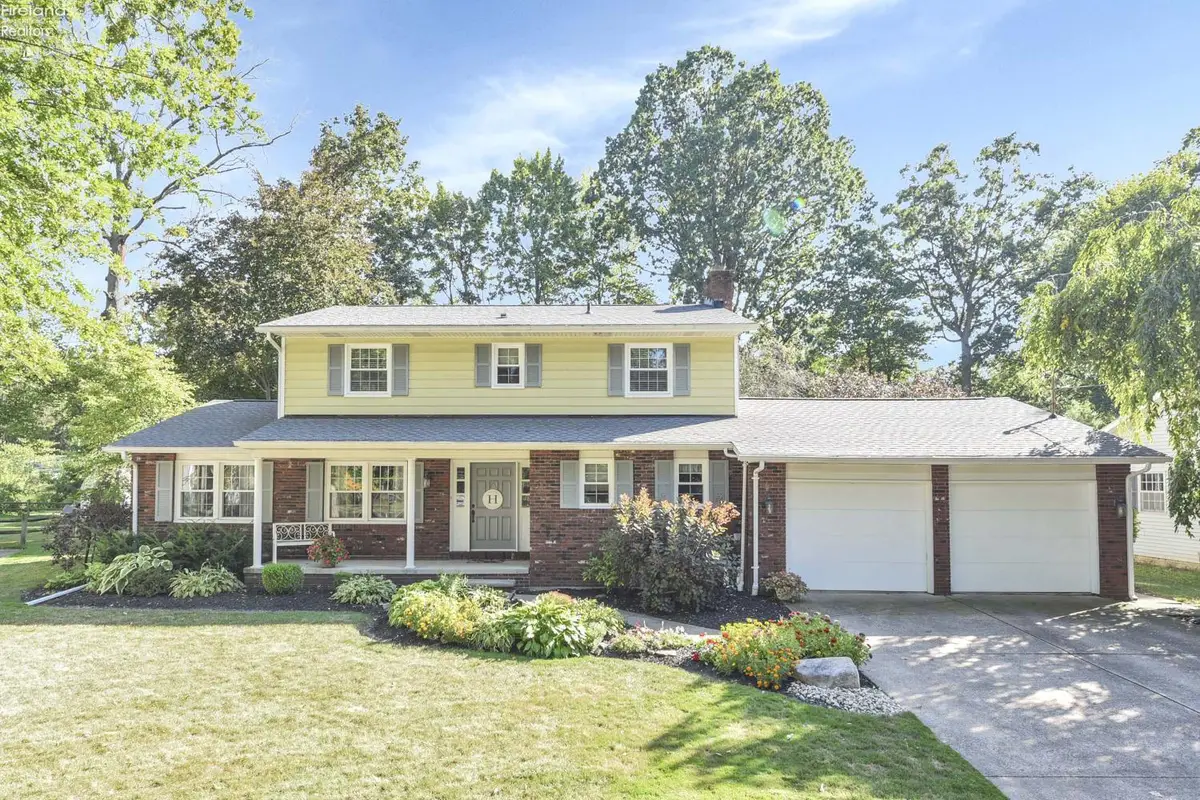 4861 Woodview Dr, Vermilion, OH 44089 - Image #1