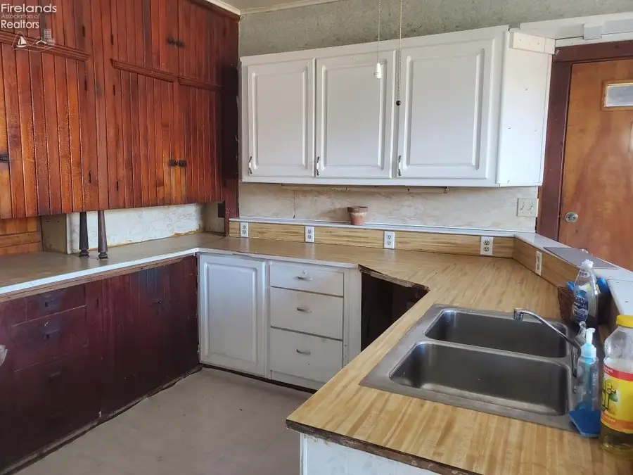 537 Third, Elyria, OH 44035 - #2