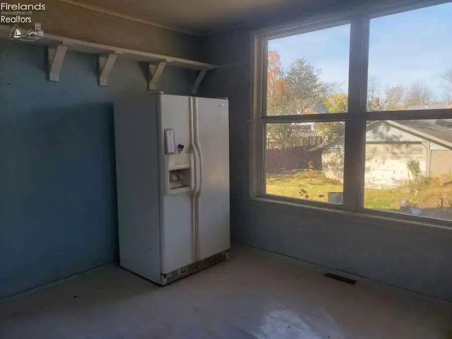 537 Third, Elyria, OH 44035 - #3