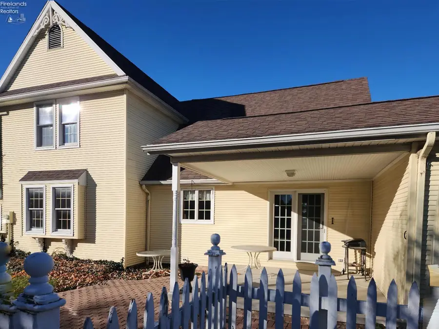 210 S Gordon Drive, Oak Harbor, OH 43449 - Image #2