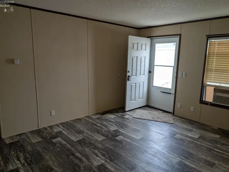 220 Maple Lane #124, Green Springs, OH 44836 - Image #2