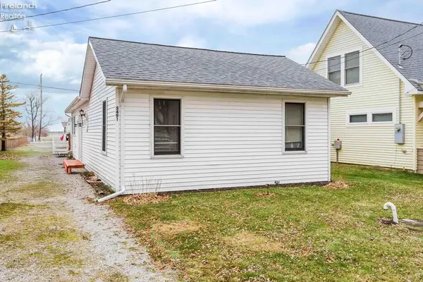 5491 E Center Lane, Port Clinton, OH 43452