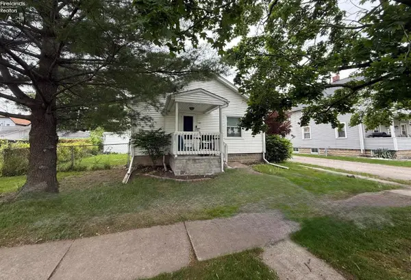 118 E 5th Street, Port Clinton, OH 43452