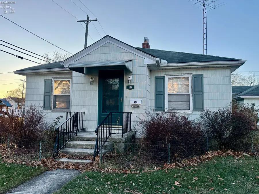 104 S Patterson Street, Gibsonburg, OH 43431 - #3